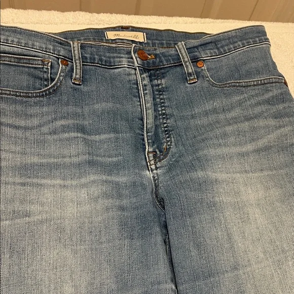 Madewell Distressed 9” High Rise Stretch Jean Raw Edge Waist 32” Inseam 28” - Picture 7 of 16